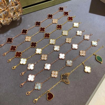 دستبند طلايي 18 کيلوگرم الماس طبيعي عكس جواهرات وانت